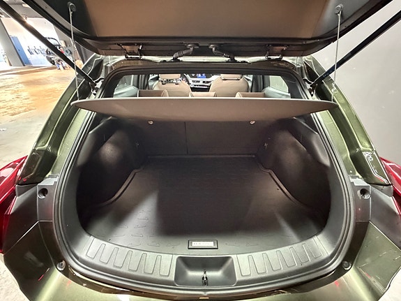 Lexus UX300e 27 of 28