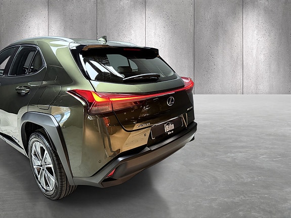 Lexus UX300e 6 of 28