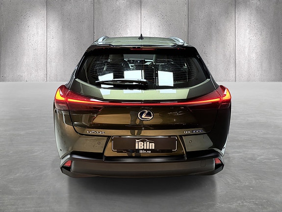 Lexus UX300e 7 of 28