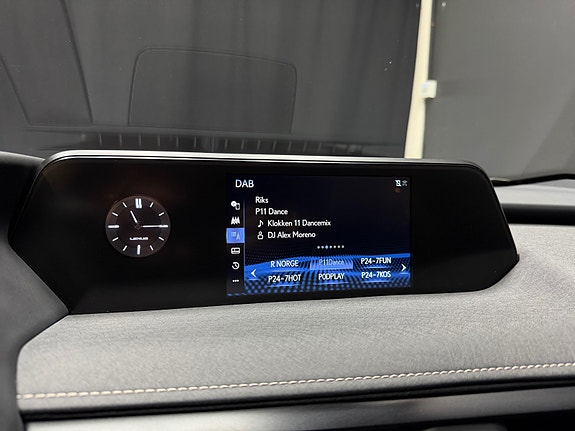 Lexus UX300e 19 of 28