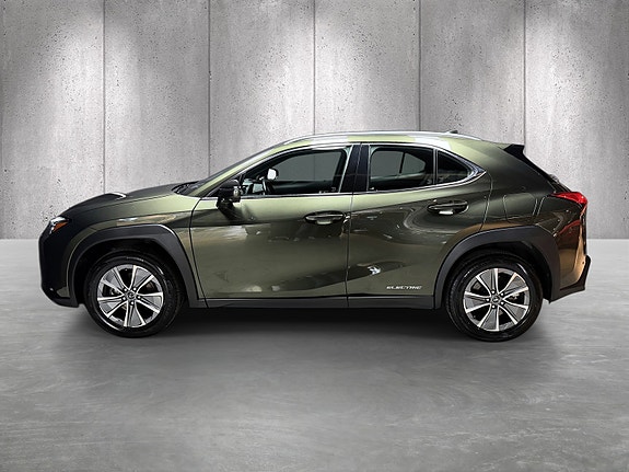 Lexus UX300e 8 of 28
