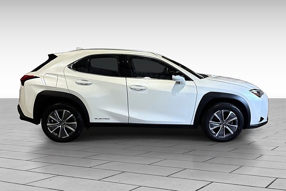 Lexus UX300e 2 of 20