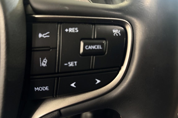 Lexus UX300e 14 of 20