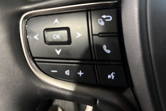 Lexus UX300e 15 of 20