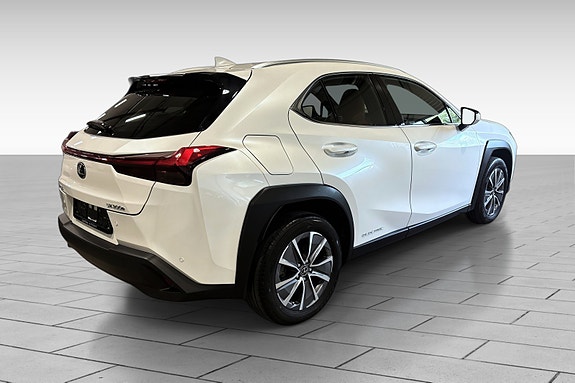 Lexus UX300e 7 of 20