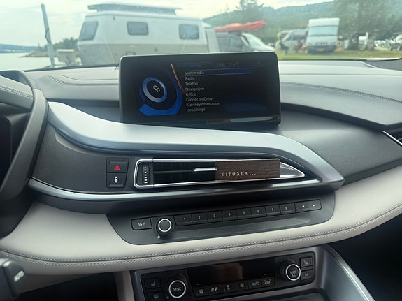 BMW i8 8 of 16
