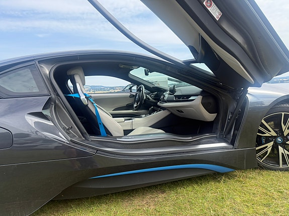 BMW i8 14 of 16