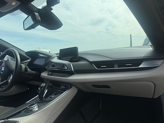 BMW i8 12 of 16