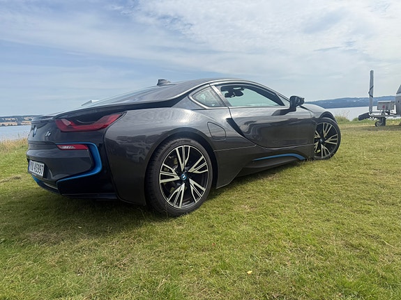 BMW i8 3 of 16
