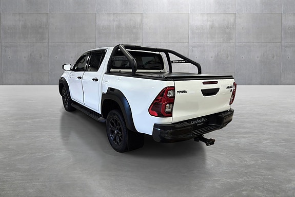 Toyota HiLux 3 of 27