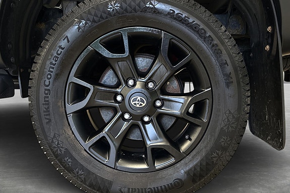 Toyota HiLux 18 of 27