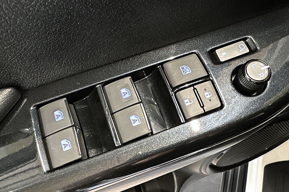 Toyota HiLux 27 of 27