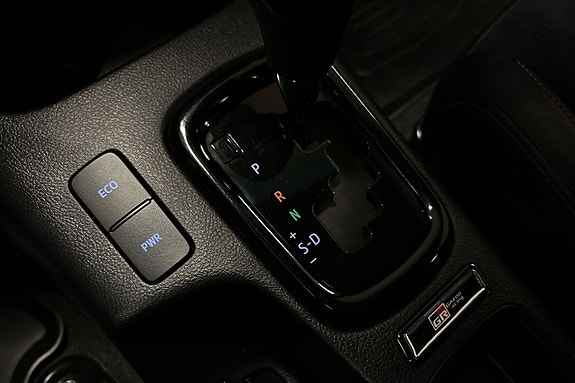Toyota HiLux 24 of 27
