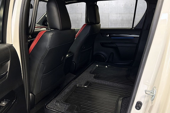 Toyota HiLux 15 of 27