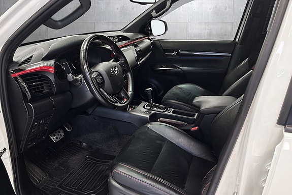 Toyota HiLux 10 of 27