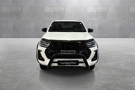Toyota HiLux 8 of 27