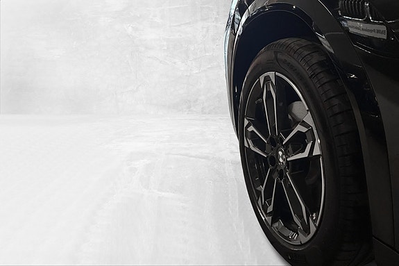 BMW iX2 5 of 30