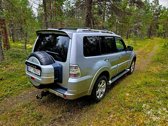 Mitsubishi Pajero 3 of 21