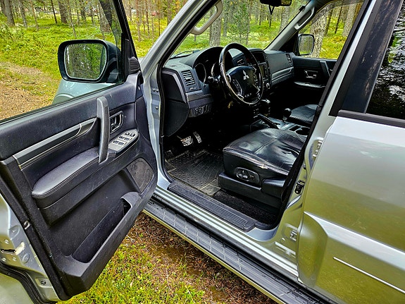 Mitsubishi Pajero 6 of 21