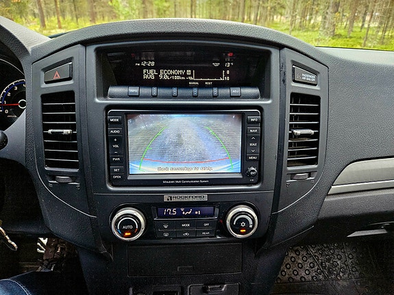 Mitsubishi Pajero 14 of 21