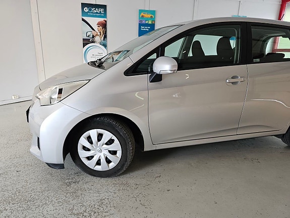 Toyota Verso-S 2 of 30