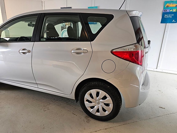Toyota Verso-S 3 of 30