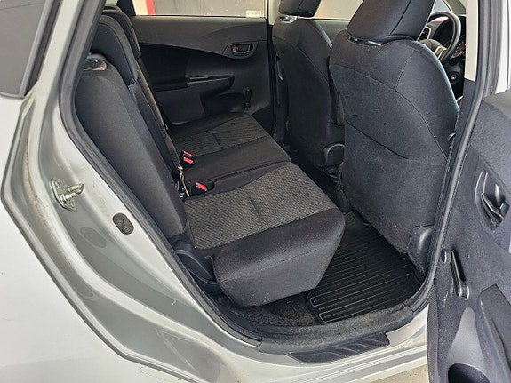 Toyota Verso-S 9 of 30