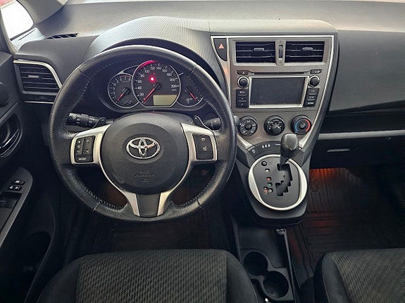 Toyota Verso-S 13 of 30