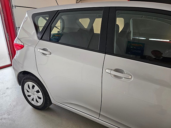 Toyota Verso-S 5 of 30
