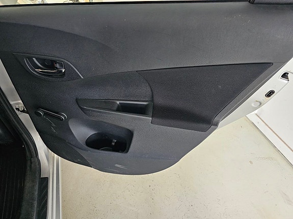 Toyota Verso-S 10 of 30