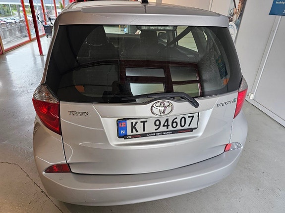 Toyota Verso-S 4 of 30
