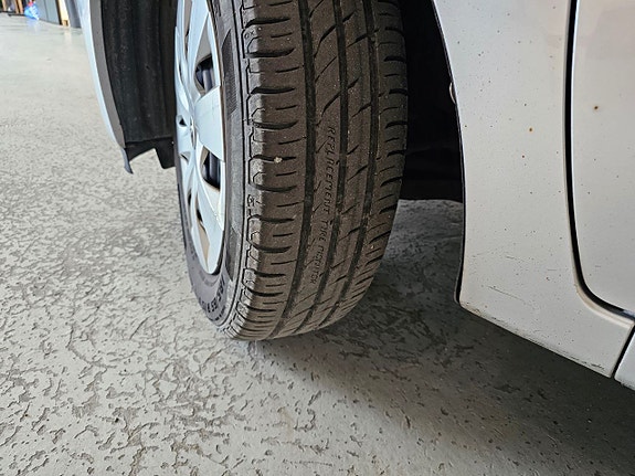 Toyota Verso-S 22 of 30