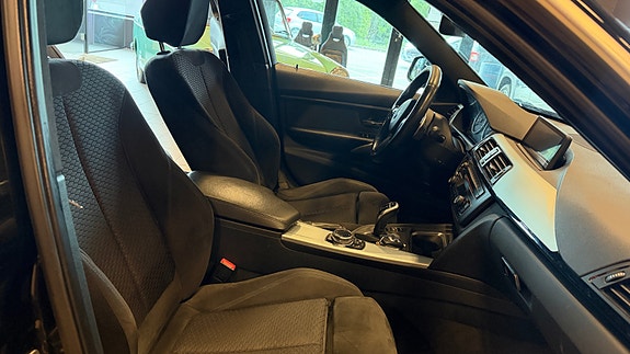 BMW 320d 12 of 30