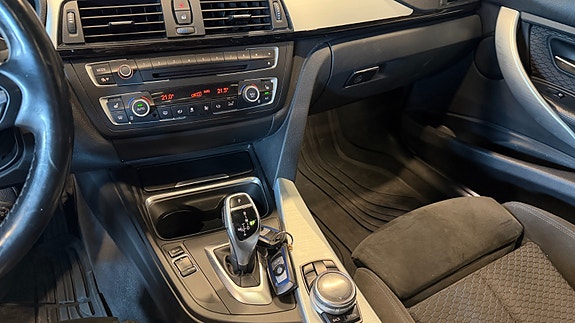 BMW 320d 14 of 30