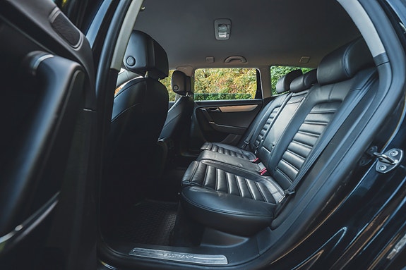 Volkswagen Passat Alltrack 17 of 30
