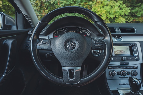 Volkswagen Passat Alltrack 23 of 30