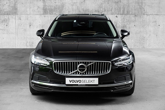 Volvo V90 2 of 29