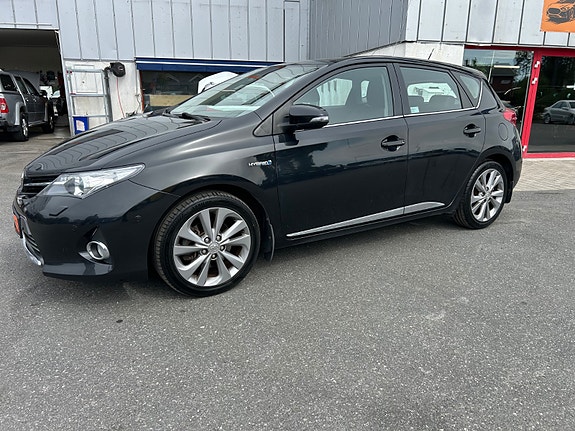Toyota Auris 8 of 29
