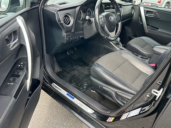 Toyota Auris 22 of 29