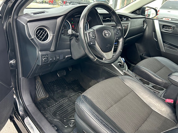 Toyota Auris 23 of 29