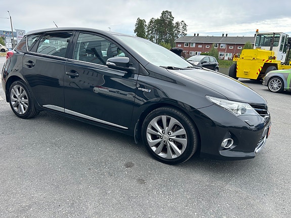 Toyota Auris 4 of 29