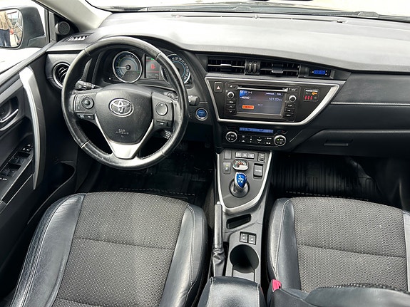 Toyota Auris 18 of 29