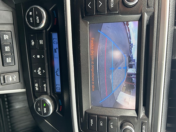 Toyota Auris 27 of 29