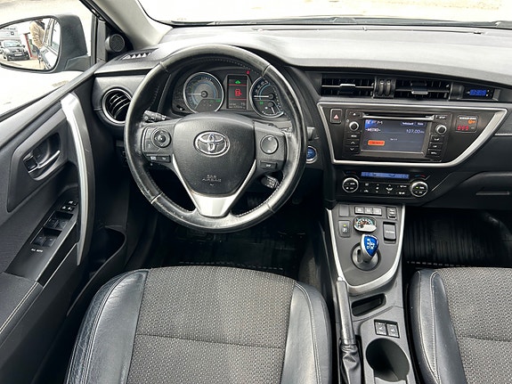 Toyota Auris 19 of 29