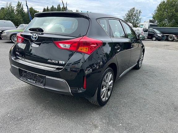 Toyota Auris 12 of 29
