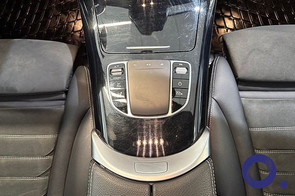 Mercedes-Benz EQC400 17 of 20