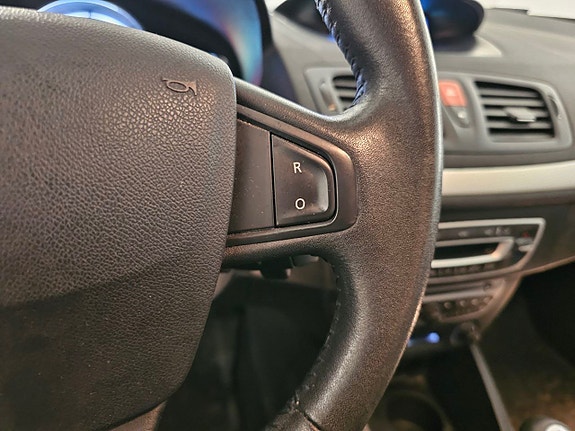 Renault Megane 21 of 30