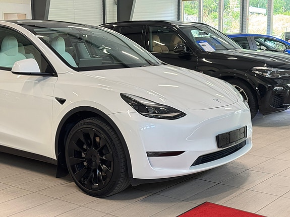 Tesla Model Y 2 of 30