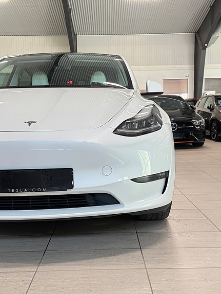 Tesla Model Y 6 of 30