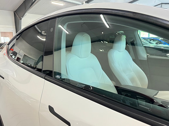 Tesla Model Y 12 of 30